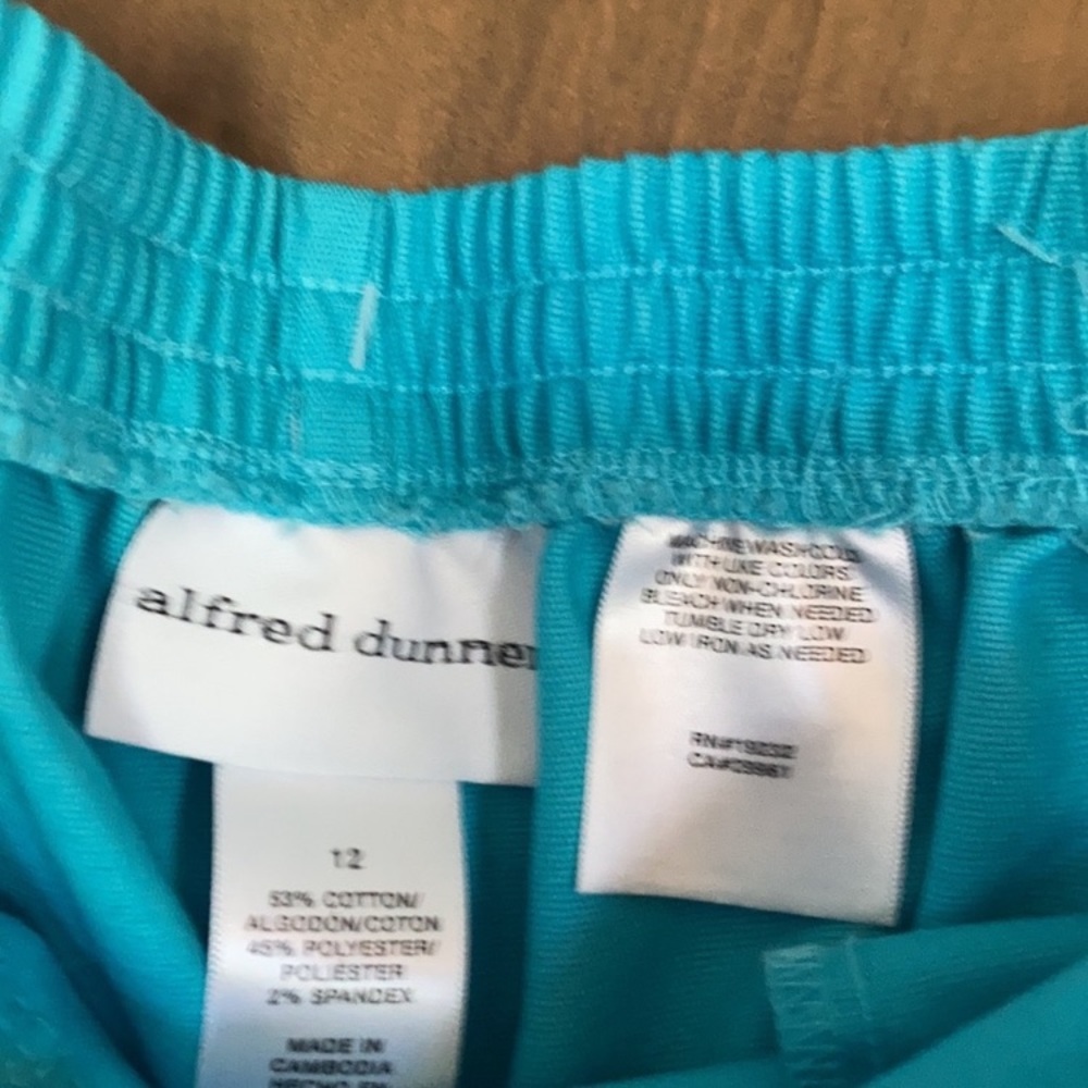 Alfred Dunner Aqua comfort waist pull on Capri detail at hemline 12 - Picture 13 of 17